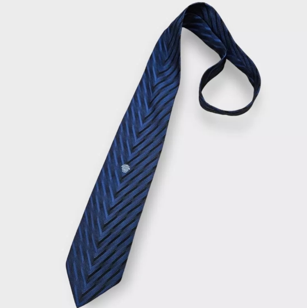 GIANNI VERSACE Blue Geometric Medusa Silk LUXURY Tie ITALY